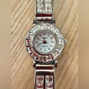 Geneva ladies silver tone crystal accented watch NEW BATTERY